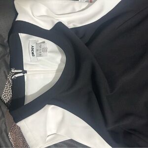 DKNY White and black Short Sleeve Blouse
